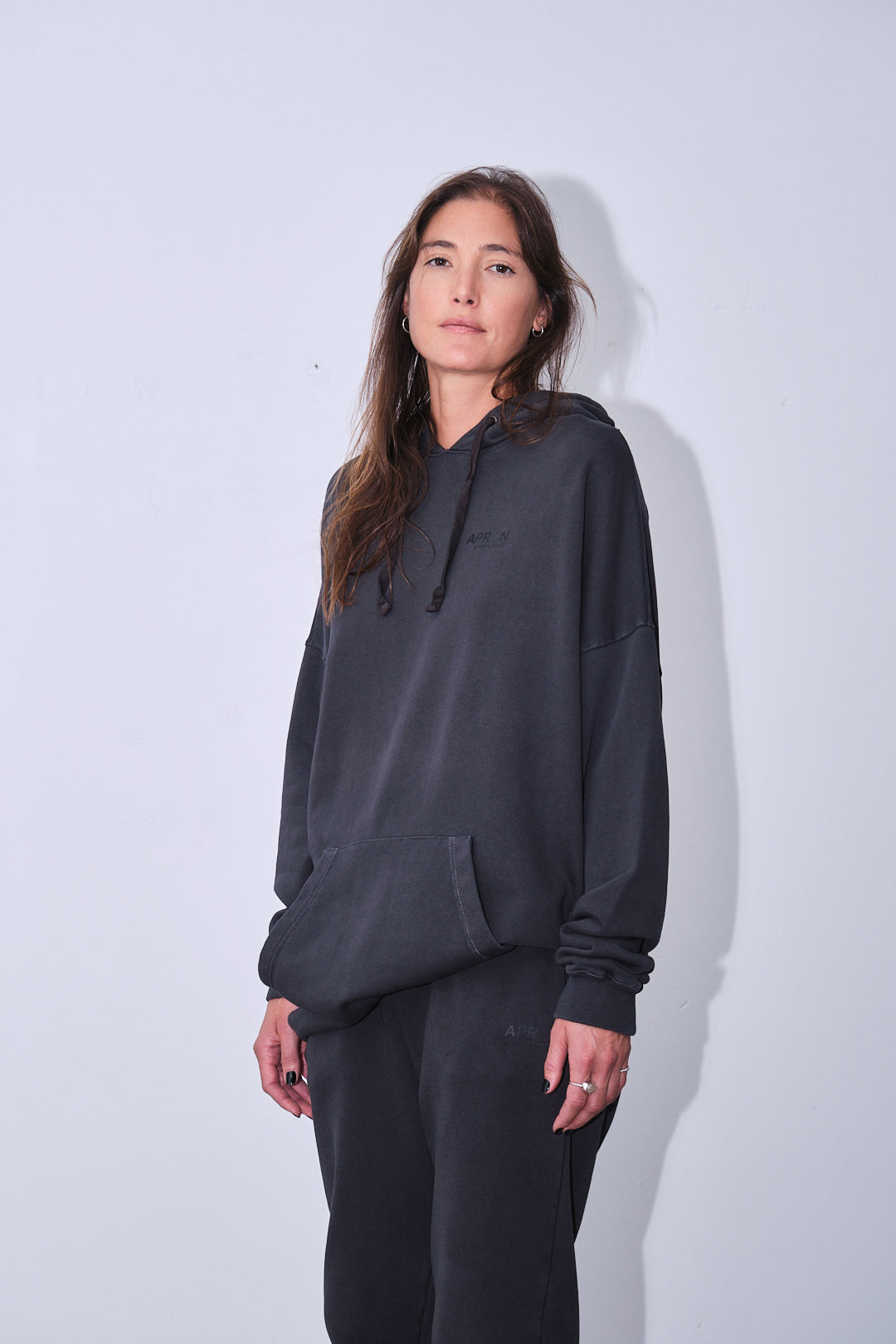 SUDADERA NEGRA OVERSIZE